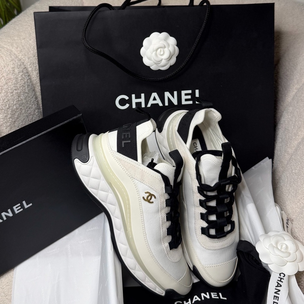 Chanel CC Logo Sneakers – White & Black – Full Boutique Set – Brand New